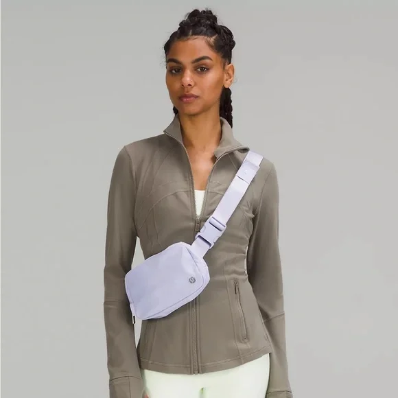 Lululemon Everywhere Belt Bag 1L Pastel Blue - Picture 2 of 3